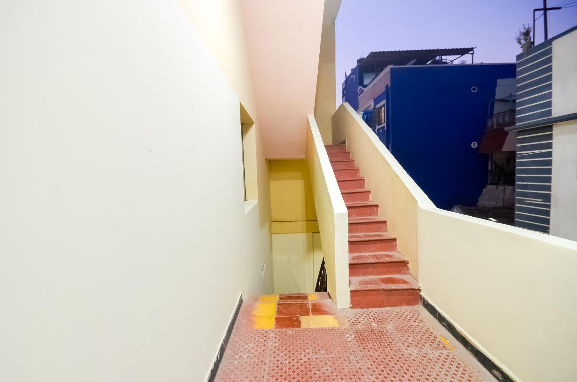 Hotel O Sri Murugan Lodge Kojambuttúr Kültér fotó