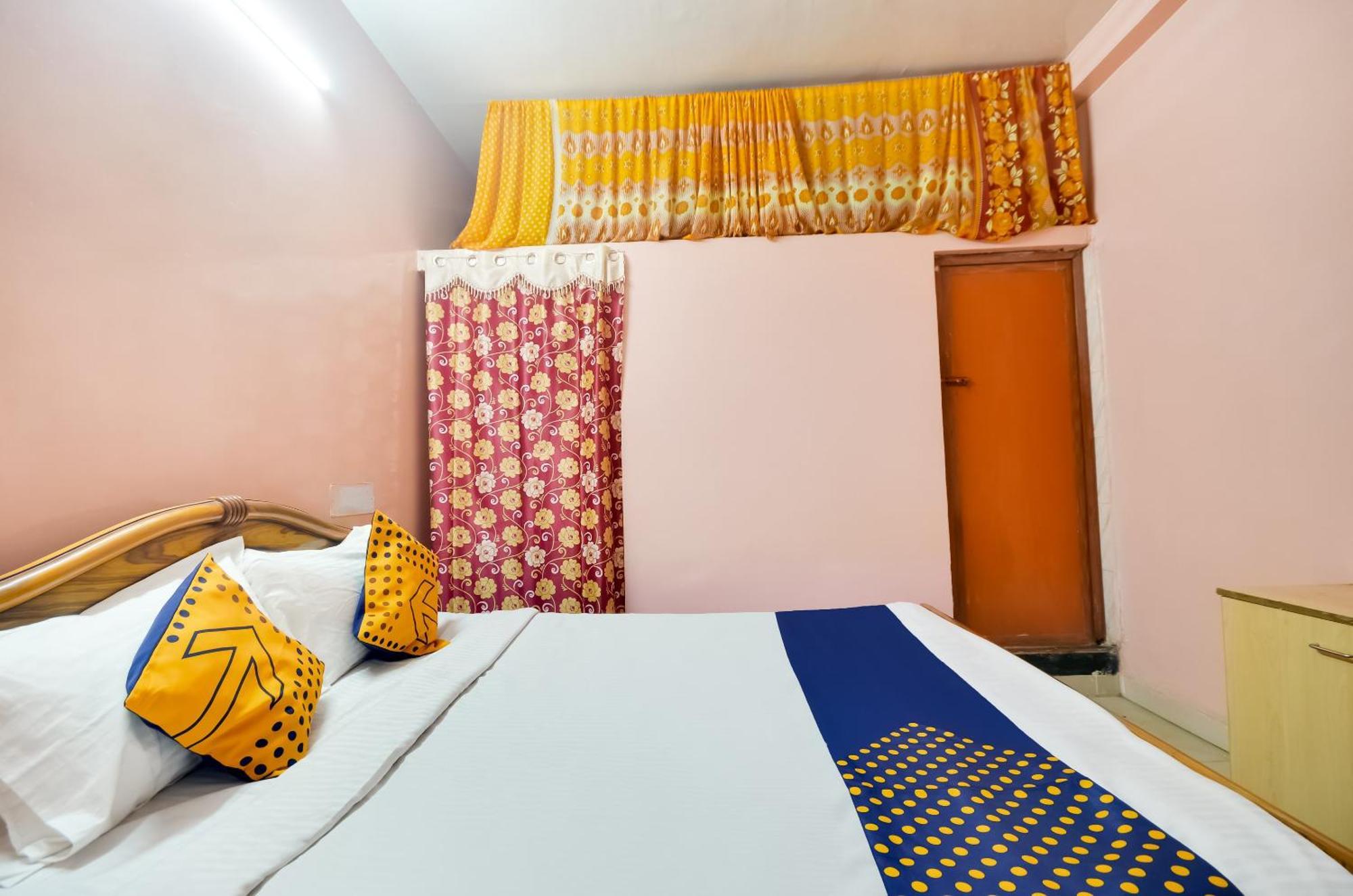 Hotel O Sri Murugan Lodge Kojambuttúr Kültér fotó