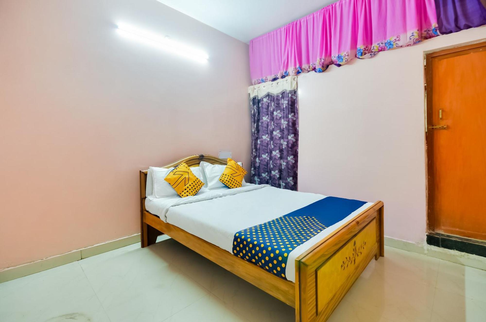 Hotel O Sri Murugan Lodge Kojambuttúr Kültér fotó