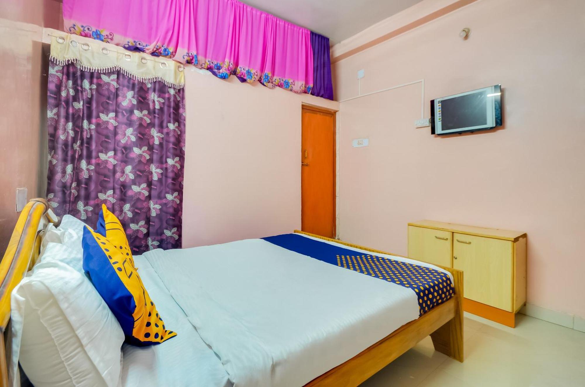 Hotel O Sri Murugan Lodge Kojambuttúr Kültér fotó
