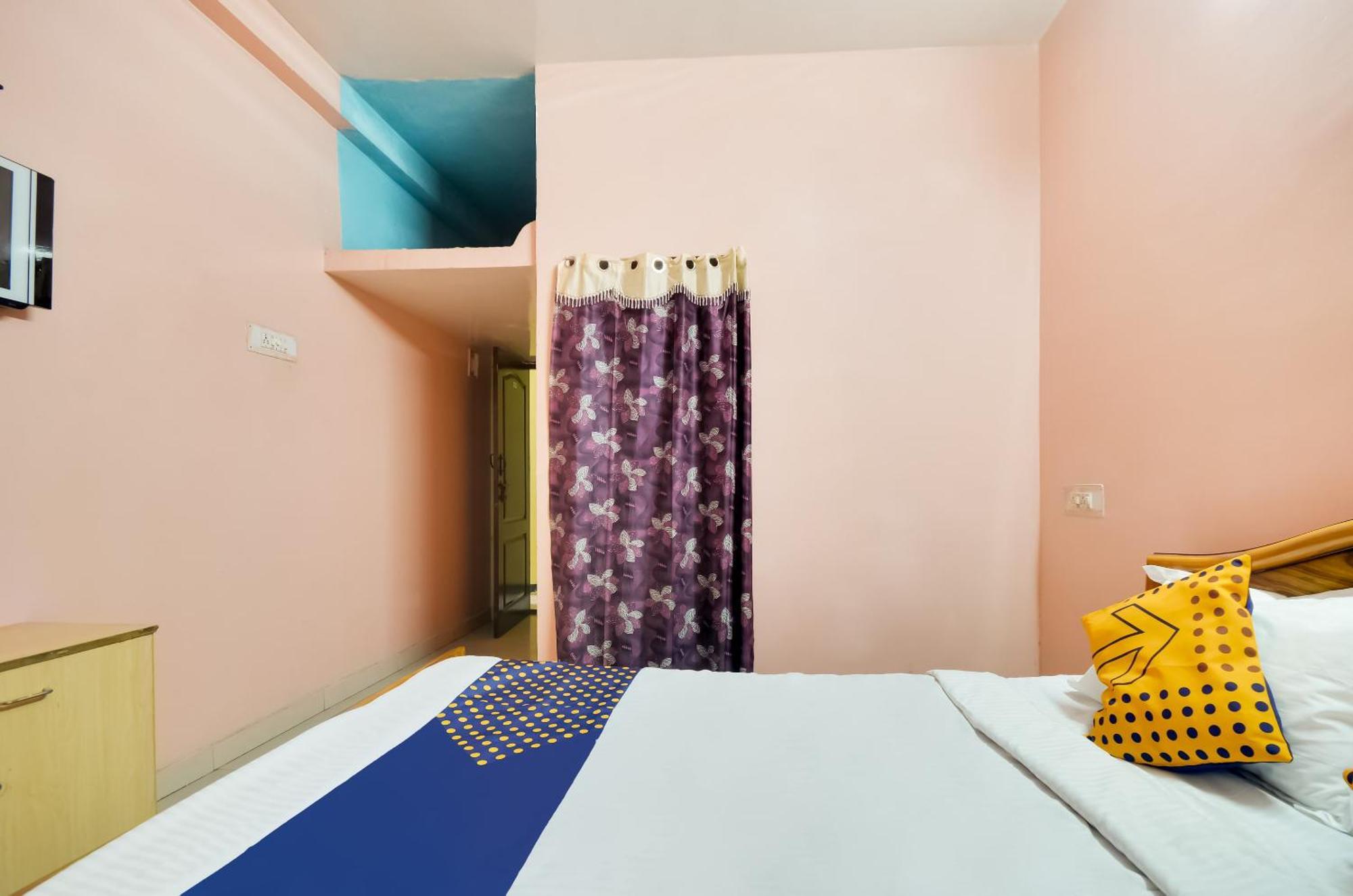 Hotel O Sri Murugan Lodge Kojambuttúr Kültér fotó