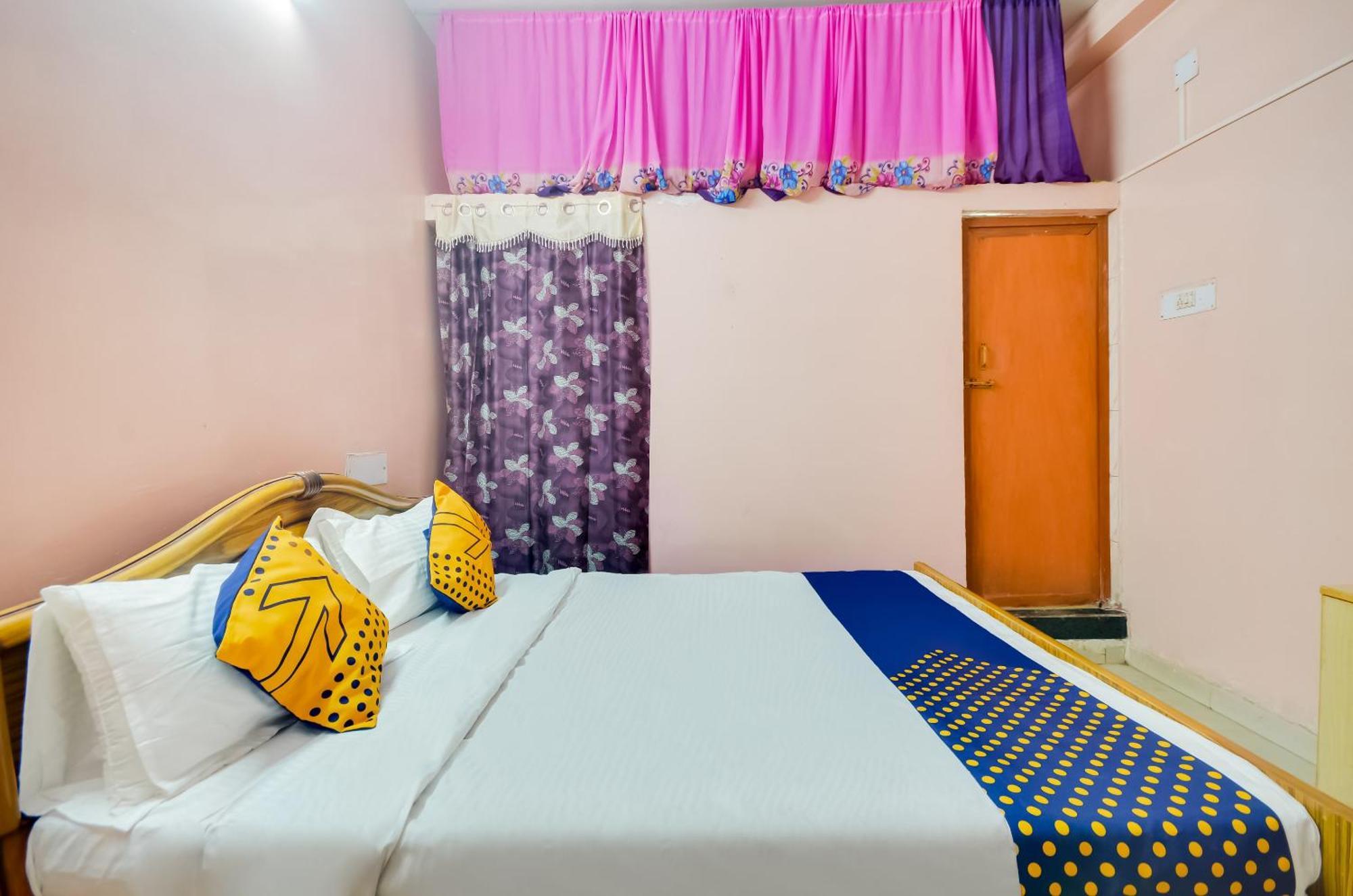 Hotel O Sri Murugan Lodge Kojambuttúr Kültér fotó