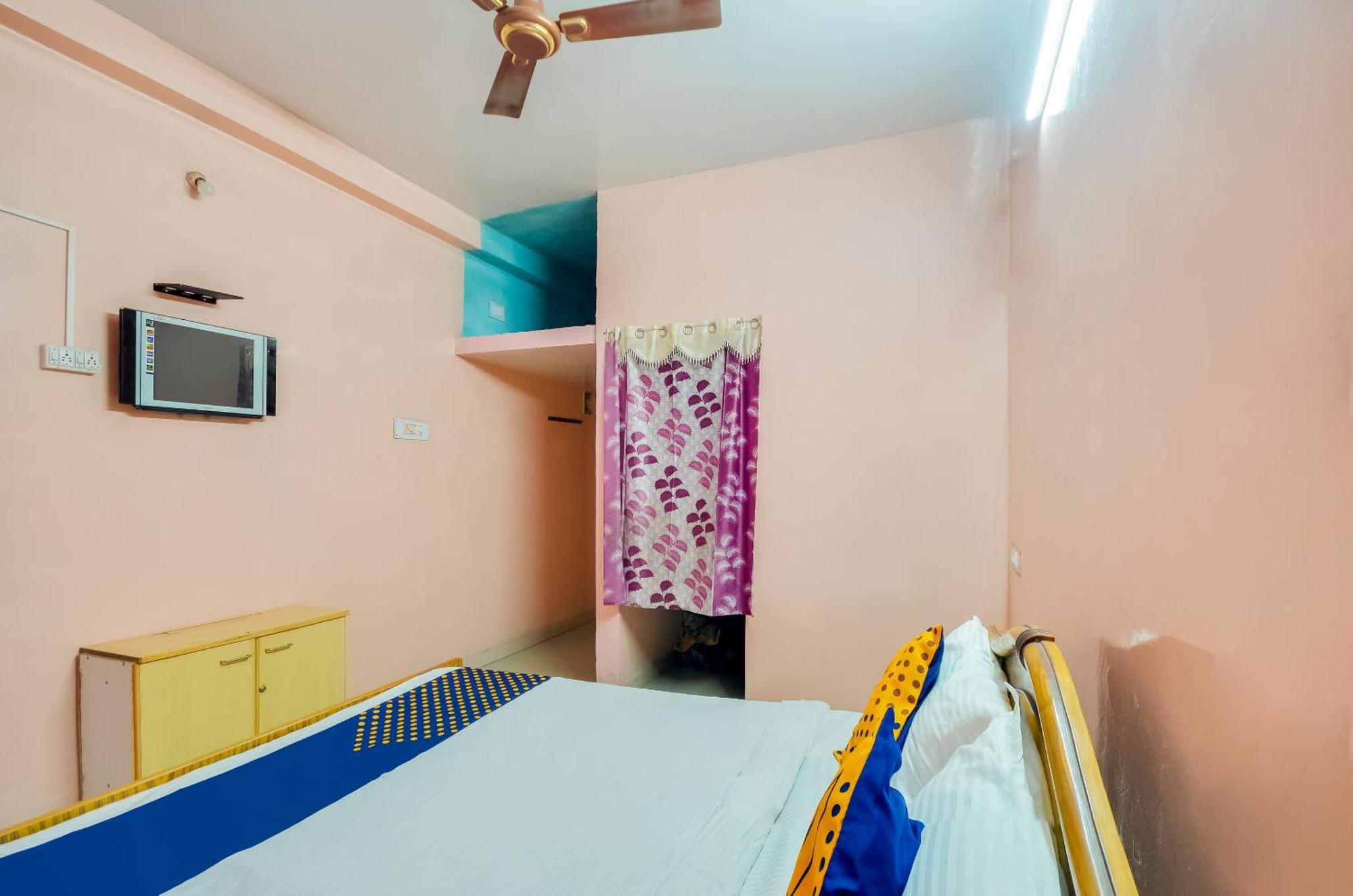 Hotel O Sri Murugan Lodge Kojambuttúr Kültér fotó